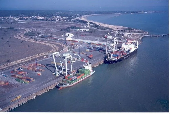 Le_Verdon_Container_ships